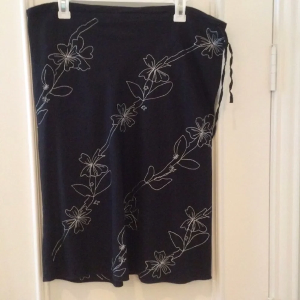 ⛱️Edward - Black White Floral Linen Skirt - 8